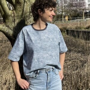 Shirt mit abgesetztem Bündchen, Wellenmuster und Vögel.